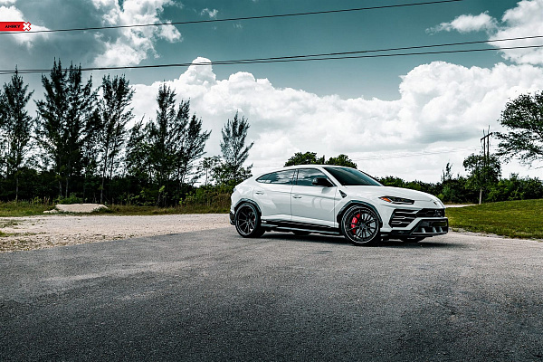 Фото дисков Anrky AN32 Черный сатин на Lamborghini Urus