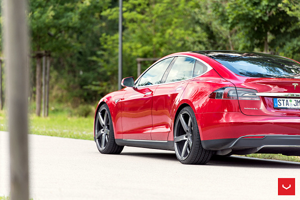 Фото дисков Vossen CV3 Глянцевый графит на Tesla Model S