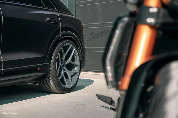Фото дисков Brixton Forged PF7 Глянцевый графит на Audi Q8