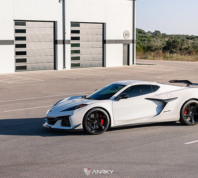 Фото дисков Anrky XR-105 на Chevrolet Corvette C8