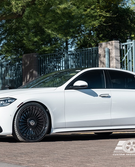 Фото дисков Kapletta Черный глянец на Mercedes-Benz S-Class (W223)