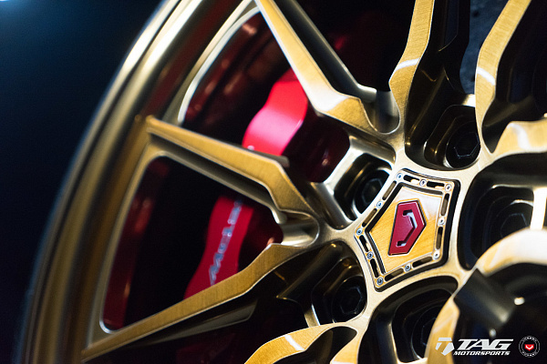 Фото дисков Vossen ML-X3 Глянцевое темное золото на McLaren 570S