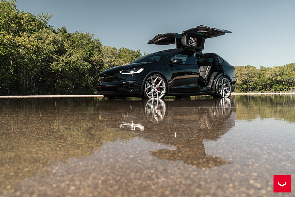 Фото дисков Vossen HF-5 Серебро на Tesla Model X