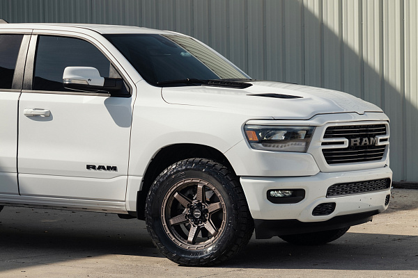 Фото дисков 4PLAY 4PS63 Сатиновая бронза на Ram 1500 V