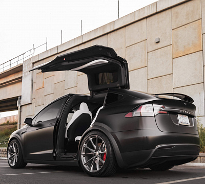 Фото дисков HRE P204 на Tesla Model X