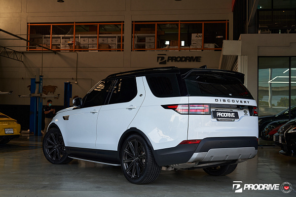 Фото дисков Vossen UV-2 Глянцевый темный лак на Land Rover Discovery V
