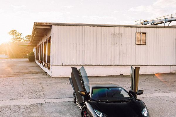 Фото дисков Brixton Forged TR05 Черный глянец на Lamborghini Aventador
