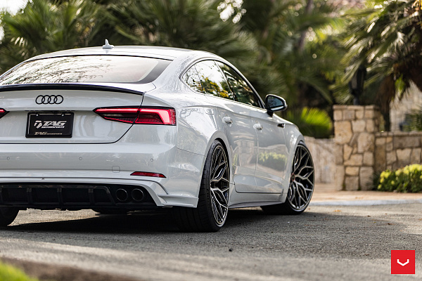 Фото дисков Vossen HF-2 Алмазная проточка на Audi A/S/RS 5 (F5)