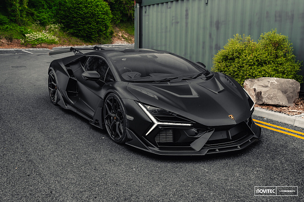 Фото дисков NOVITEC NL4 Черный глянец на Lamborghini Revuelto
