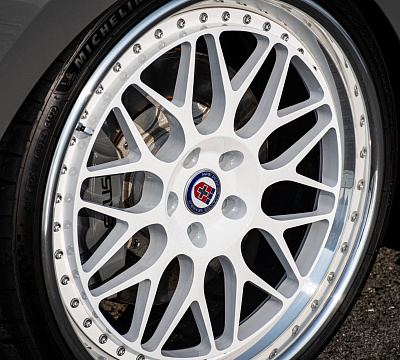 Фото дисков HRE 300 на Lexus IS III