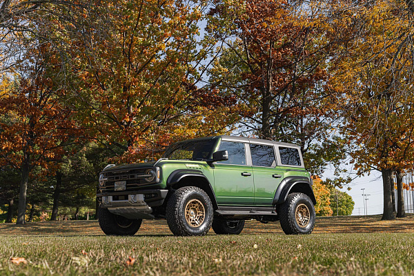 Фото дисков HRE FT1 Сатиновое темное золото на Ford Bronco