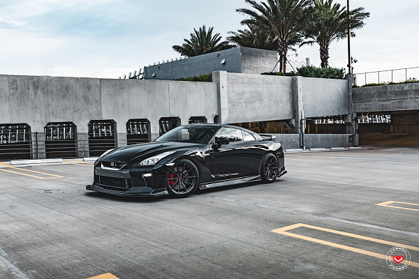 Фото дисков Vossen EVO-2R Глянцевый темный лак на Nissan GT-R