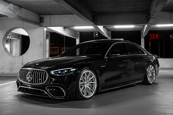 Фото дисков Radi8 R80M1 Глянцевый лак на Mercedes-Benz S-Class (W223)
