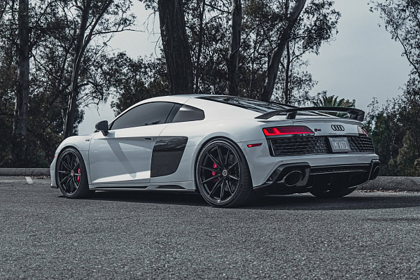 Фото дисков Brixton Forged FDE11 Черный глянец на Audi R8 (4S)