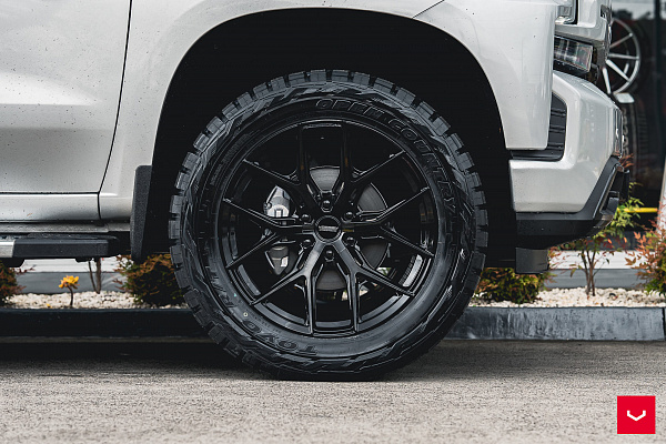 Фото дисков Vossen HF6-4 Черный глянец на Chevrolet Silverado IV