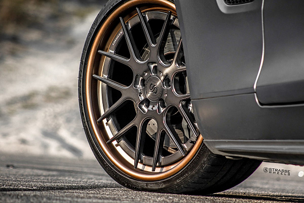 Фото дисков Strasse Wheels SM7 Deep Concave FS Другой цвет на Mercedes-Benz AMG GT I