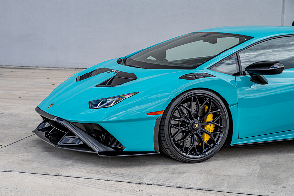 Фото дисков Brixton Forged CM6-R Черный глянец на Lamborghini Huracan