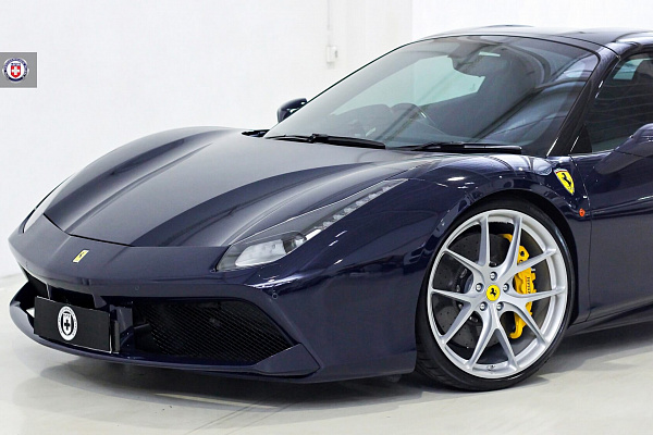 Фото дисков HRE P101 Серебро на Ferrari 488