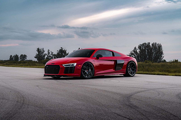 Фото дисков Strasse Wheels SM5R Deep Concave Duoblock Черный глянец на Audi R8 (4S)