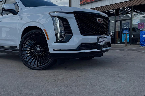 Фото дисков Giovanna Kapletta Черный глянец на Cadillac Escalade V