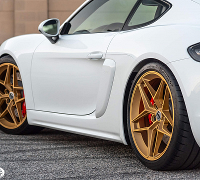 Фото дисков HRE FF11 на Porsche Cayman II
