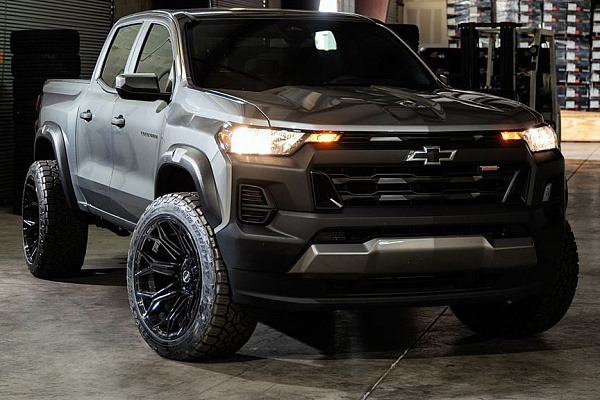 Фото дисков 4PLAY 4P83 Черный глянец на Chevrolet Colorado