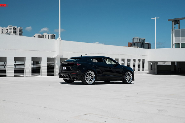 Фото дисков Anrky AN38 Глянцевый лак на Lamborghini Urus
