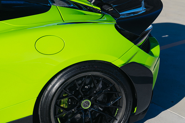 Фото дисков Brixton Forged PF10 Черный глянец на McLaren 720S