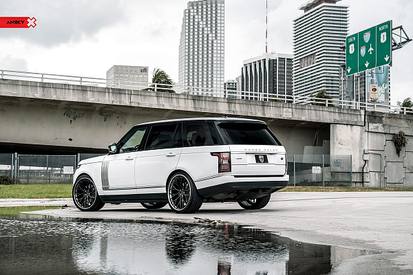 Фото дисков Anrky AN30 Черный сатин на Range Rover IV