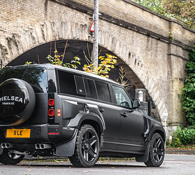 Фото дисков Kahn Mondial Retro RS на Land Rover Defender II