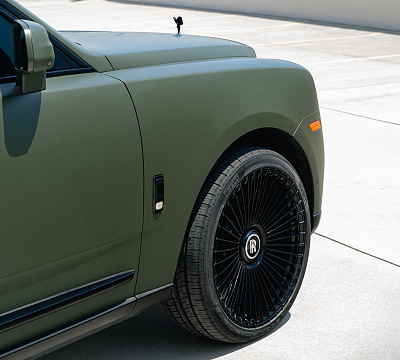 Фото дисков Vossen S17-16 на Rolls-Royce Cullinan