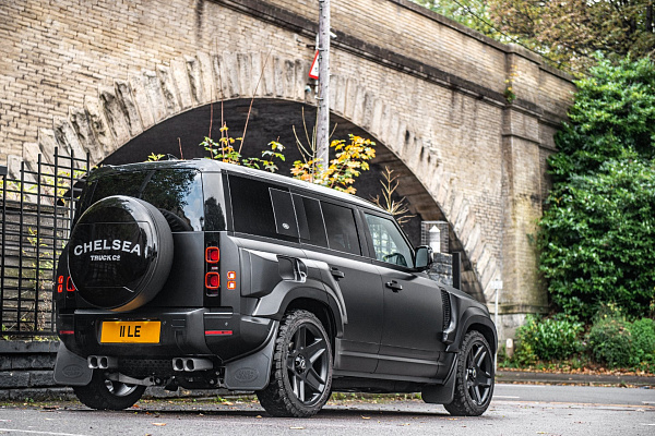 Фото дисков Kahn Mondial Retro RS Черный сатин на Land Rover Defender II