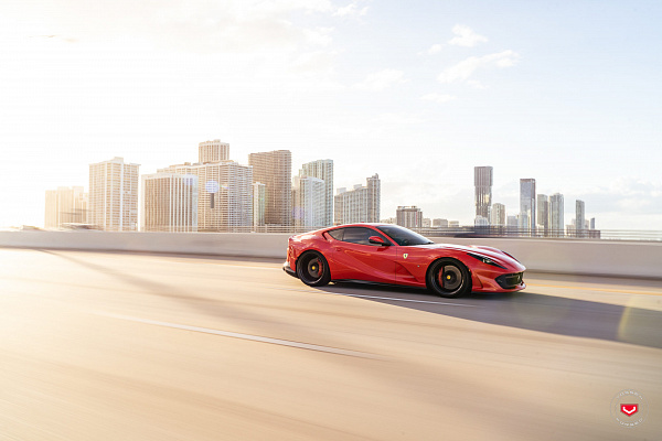 Фото дисков Vossen S17-06 Черный глянец на Ferrari 812