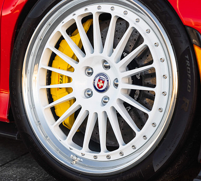 Фото дисков HRE 309 на Ferrari SF90