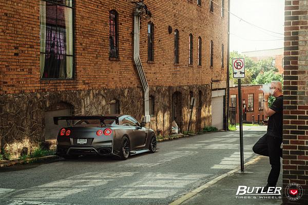 Фото дисков Vossen M-X6 Черный глянец на Nissan GT-R