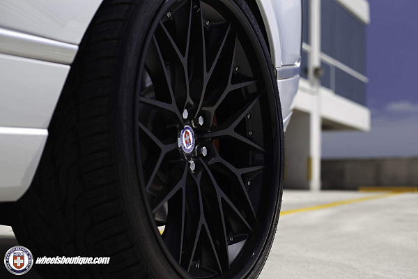 Фото дисков HRE S200 Черный сатин на Range Rover IV