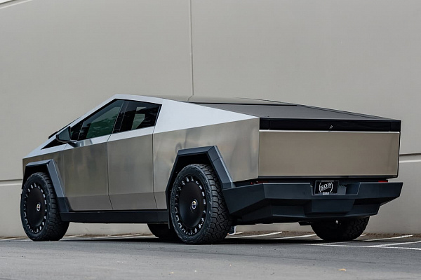Фото дисков Brixton Forged LX15 Черный сатин на Tesla Cybertruck