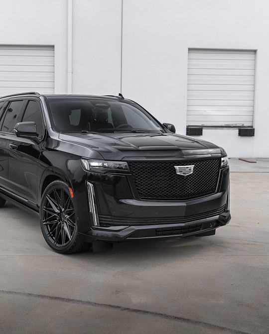 Фото дисков EVO-5 Черный глянец на Cadillac Escalade V