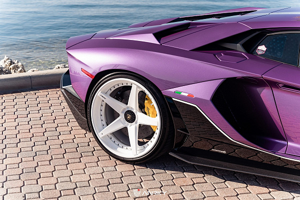 Фото дисков Anrky RS5.3 Белый глянец на Lamborghini Aventador
