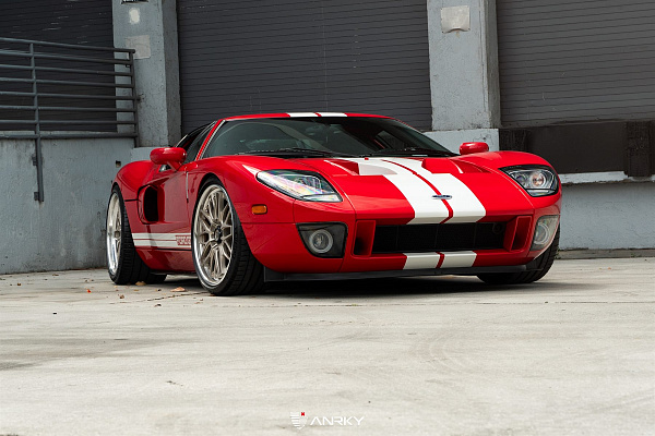 Фото дисков Anrky RS1 Глянцевая шампань на Ford GT I