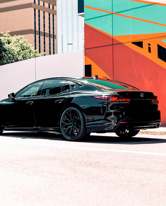 Фото дисков HF-2 Черный глянец на  Lexus LS V