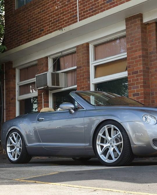 Фото дисков P101 Глянцевый лак на Bentley Continental GT I