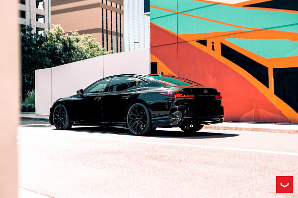 Фото дисков Vossen HF-2 Черный глянец на  Lexus LS V