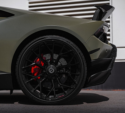 Фото дисков Brixton Forged PF10 на Lamborghini Huracan