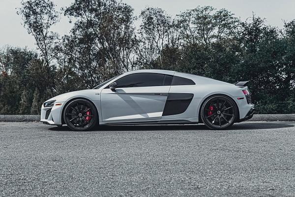 Фото дисков Brixton Forged FDE11 Черный глянец на Audi R8 (4S)