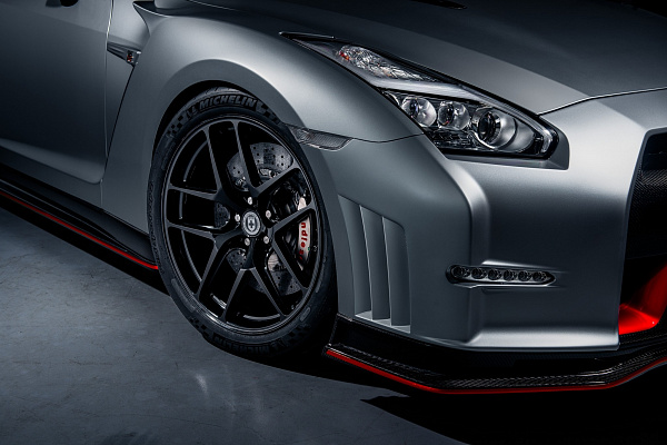 Фото дисков HRE R101 Lightweight Черный глянец на Nissan GT-R