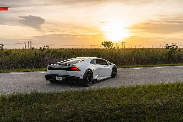 Фото дисков Anrky AN12 Черный глянец на Lamborghini Huracan