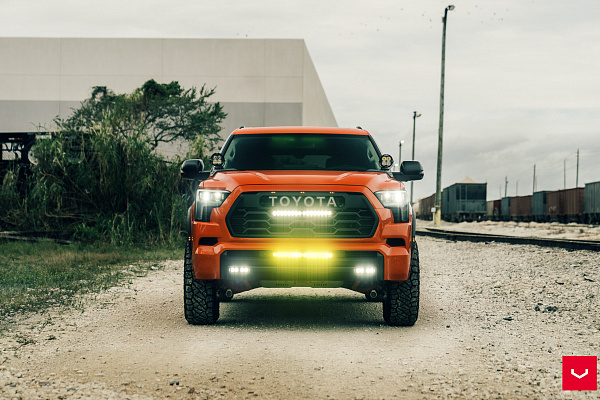 Фото дисков Vossen HF6-4 Глянцевый темный лак на Toyota Sequoia III