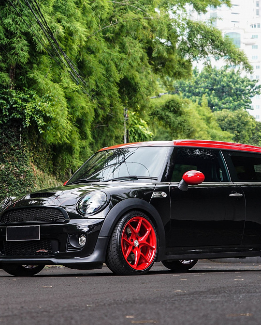 Фото дисков R101 Красный глянец на MINI Cooper III