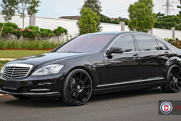 Фото дисков HRE 301M Черный глянец на Mercedes-Benz S-Class (W221)